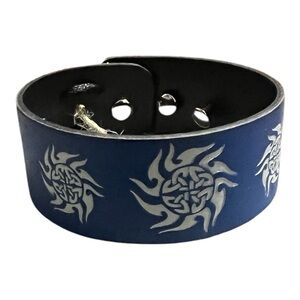 Y2K NWT Off the Cuff Blue faux Leather Bracelet wrap with three Sun Design 9”